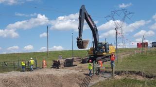 dakota_access_pipeline_equipment-natalie_hand