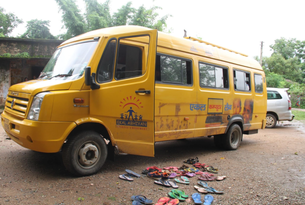 ‘Ekal on Wheels’ bus that drives to different villages to teach computer skills. 